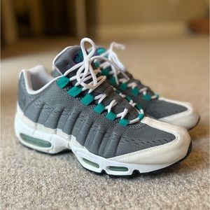 👟 NIKE AIR MAX 95 PREMIUM EM - GREEN - WOMENS SIZE 9